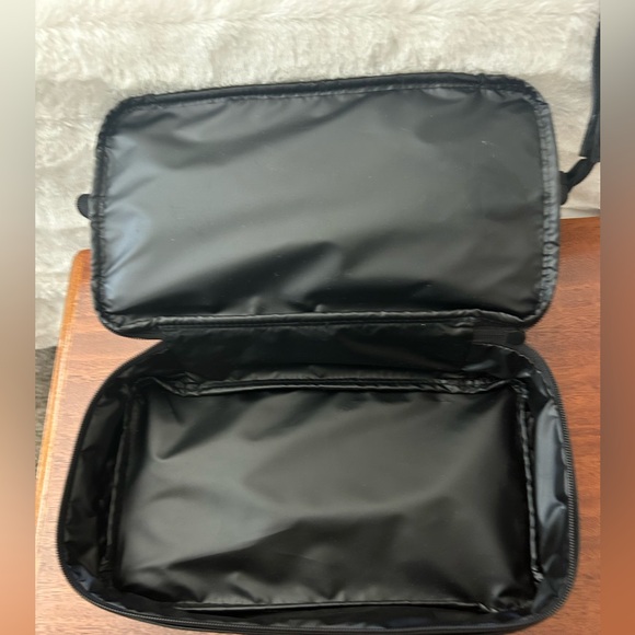 BEIS black toiletry Travel Bag in excellent condition. - Picture 7 of 9